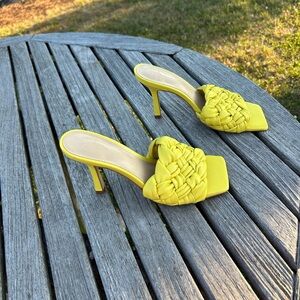 Marc Fisher Yellow Draya‎ Square Toe Slides size 7 spring summer braided leather